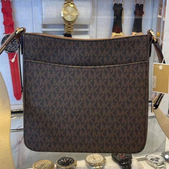 MICHAEL KORS
Jet Set Travel Small Signature Logo Messenger Bag
Brown 
NWT - Picture 5 of 16